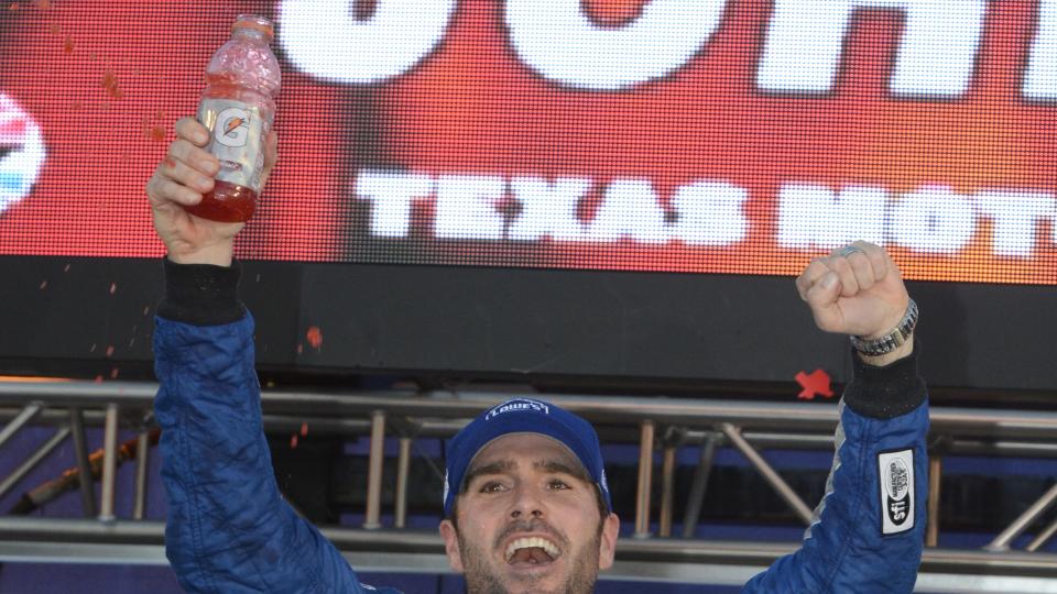 Jimmie Johnson overtakes Brad Keselowski to win at Texas Motor Speedway