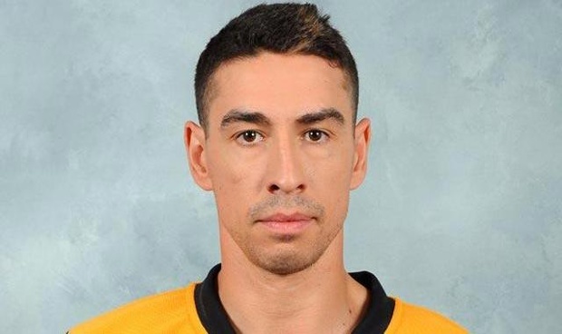 Bruins' Chris Kelly fractures femur, will miss 6-8 months