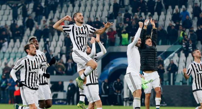 Mandzukic fires Juve into last 16 with City win