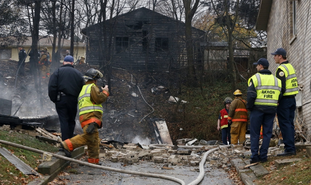 2 Killed After Business Jet Crashes Into Ohio Apartment Building