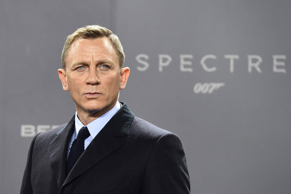 Box Office: 'Spectre' Back on Top, Angelina Jolie's 'By the Sea' Sinks