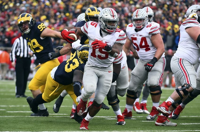 Ezekiel Elliott shows coach what he means against Michigan