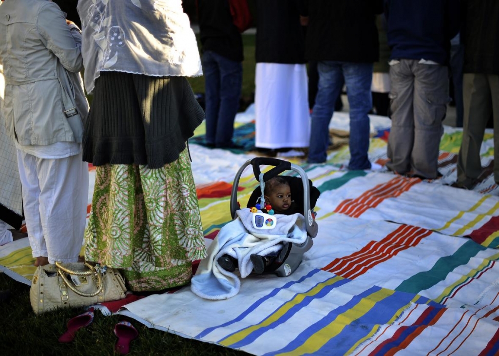 131622154-child-looks-on-from-his-car-seat-as-his-mother-along