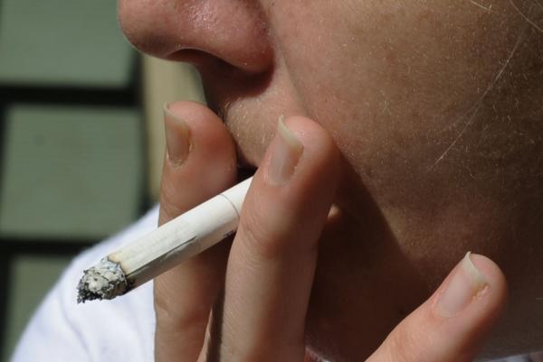 US mulls smoking ban for public housing nationwide