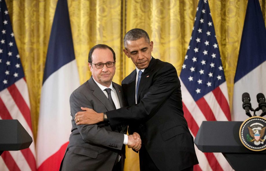 Presidents Francois Hollande of France and Barack Obama announce a diplomatic offensive to bolster the campaign against Islamic State militants