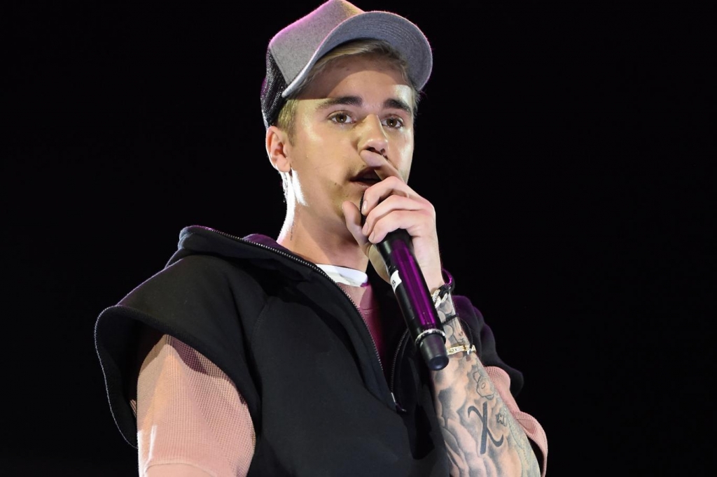 Bieber charging fans USD 2k for selfie during world tour