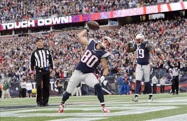 Patriots wide out Aaron Dobson exits with ankle injury against Bills