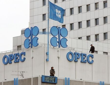 UK-OPEC-REPORT-EXCLUSIVE:Exclusive- OPEC squabbles over oil price maximizing revenue in strategy report