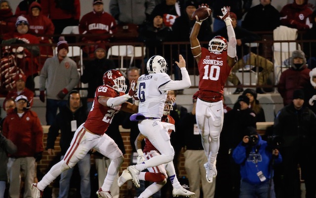 No. 7 Oklahoma survives rally, beats No. 11 TCU 30-29