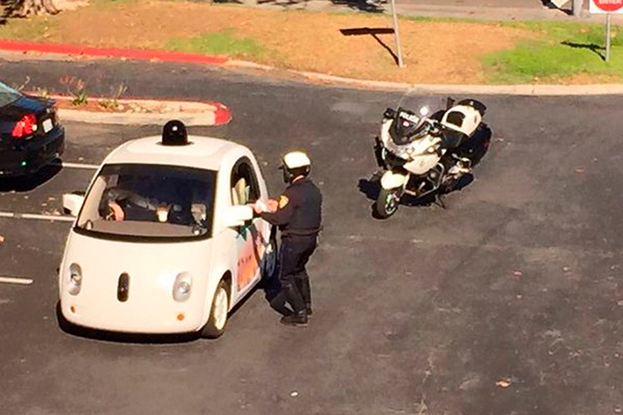 Google-car-stopped-by-police