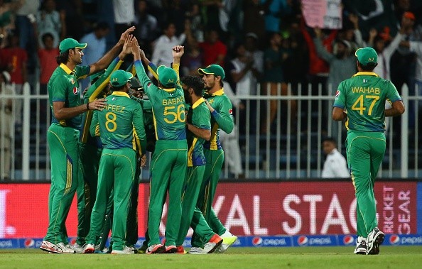 Pakistan celebrate the wicket of opener Jason Roy in the 3rd ODI