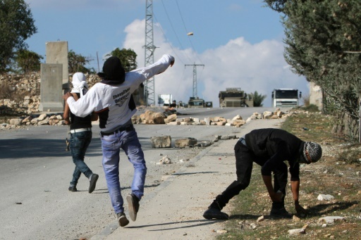 Palestinian tries to stab Israeli soldier is killed army