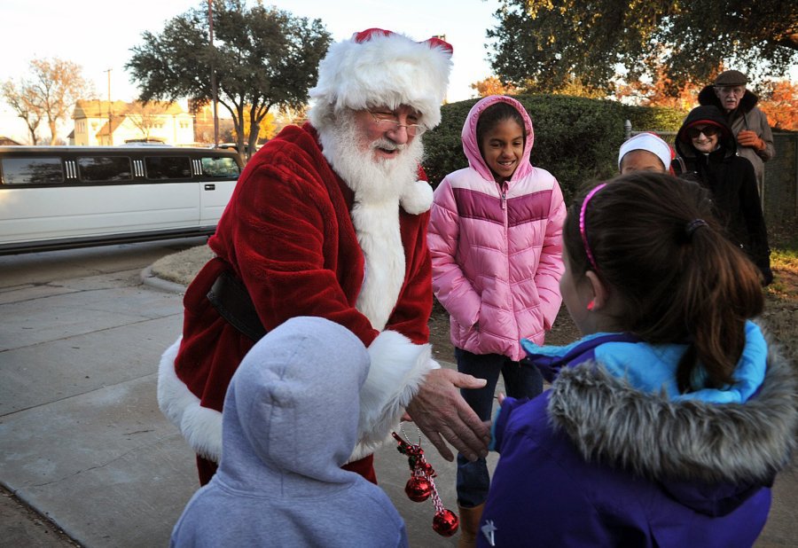 The war on Christmas continues — mall kicks tree to the curb