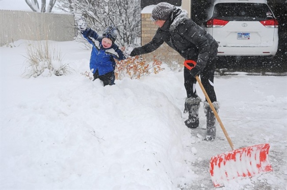 Stranded football teams and other Sioux Falls snow stories