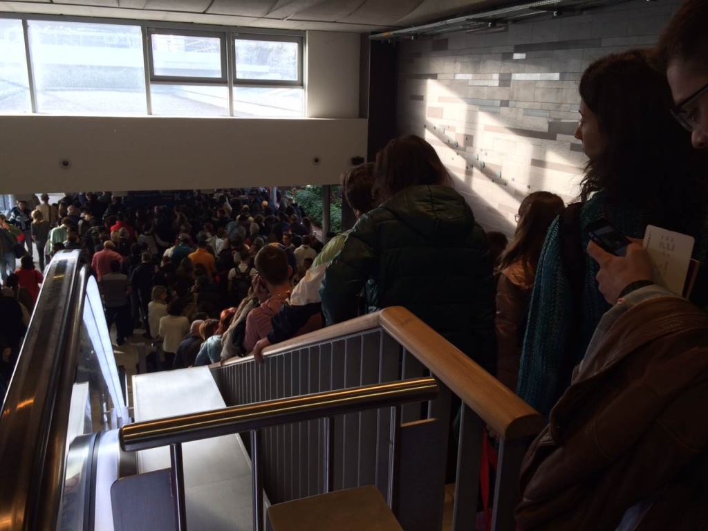 Image Long lines at Charles de Gaulle Airport on Nov. 14 2015