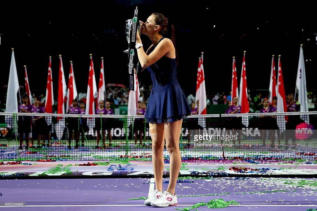 Garbine Muguruza outlasts Petra Kvitova, advances to semis