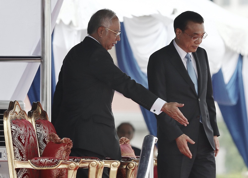 Prime Minister Datuk Seri Najib Razak welcoming his Chinese counterpart Li Keqiang in Putrajaya today. Malaysia and China today signed eight MoUs. – Reuters pic