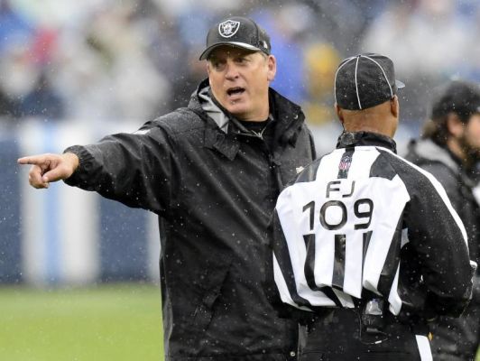 Oakland Raiders head coach Jack Del Rio argues