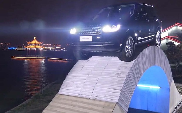 Range Rover successfully drives over the paper bridge in China