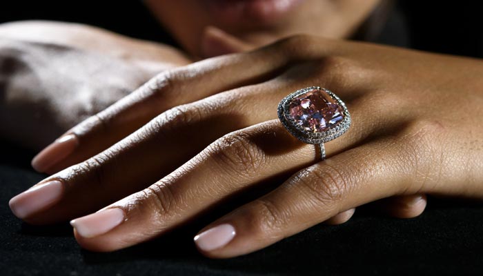 Diamond auctions open in Geneva with world records expected