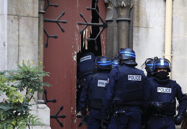 Paris Attacks: Isil 'mastermind' killed in police raid