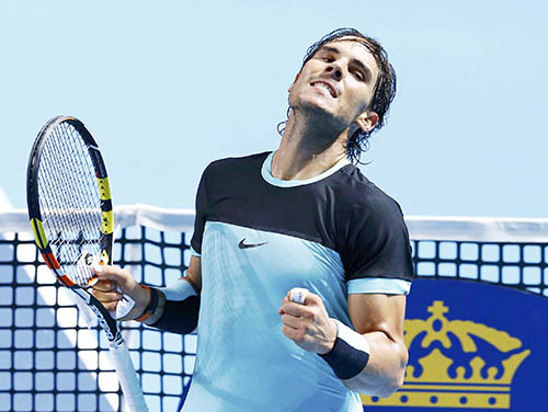 Roger Federer marches on in Basle