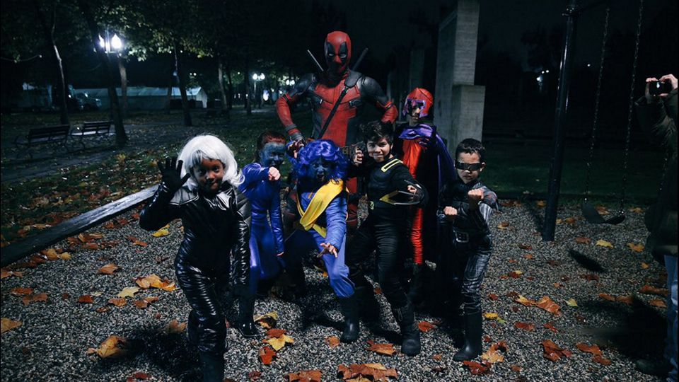 POTD: Ryan Reynolds as 'Deadpool' Teamed Up with the X-Men for Trick or Treat