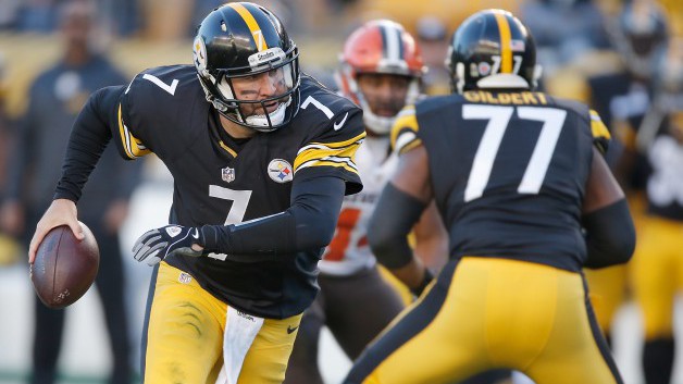 PITTSBURGH PA- NOVEMBER 15 Ben Roethlisberger #7 scrambles in the 4th quarter of the game against the Cleveland Browns at Heinz Field