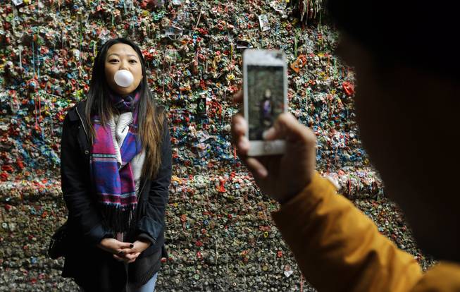 Bubble yuck: Crews melt chewed gum off famed Seattle wall