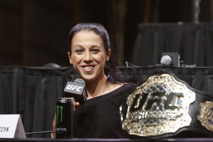 Women's UFC fighter admits she showered naked in men's change room