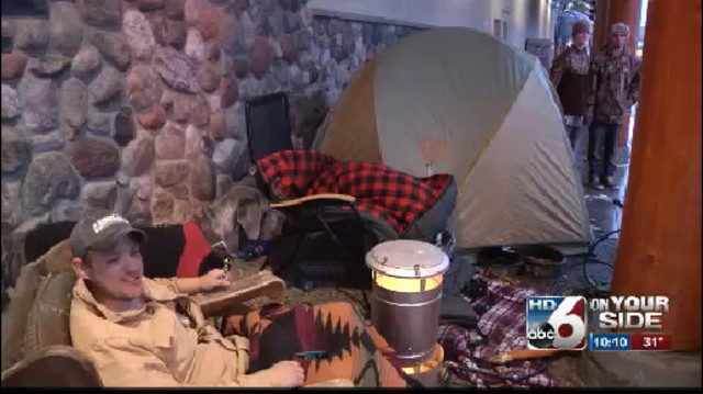 Shoppers camp out for Black Friday deals        KIVI