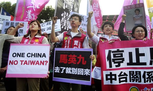 Opposition protesters shout slogans with placards opposing the planned meeting of Taiwan's President Ma Ying-jeou with his China counterpart Xi Jinping in Taipei Taiwan Wednesday Nov. 4 2015. Taiwan's President Ma and China President Xi will