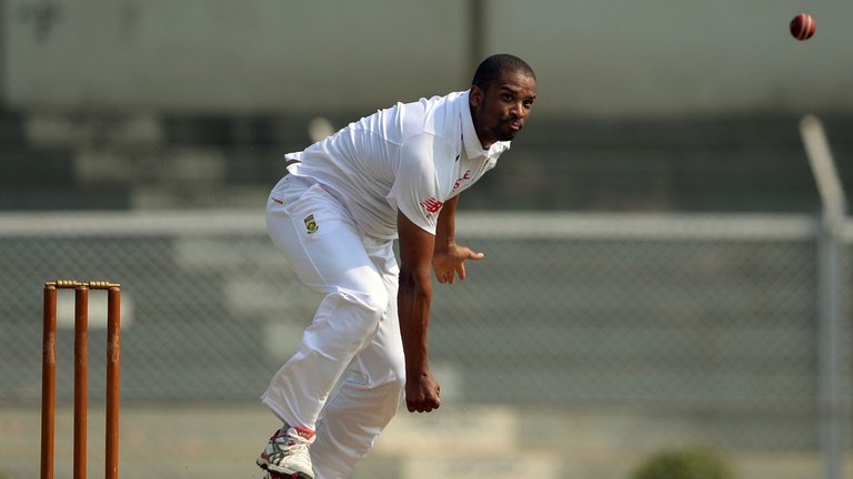 South Africa's Vernon Philander has torn ankle ligaments