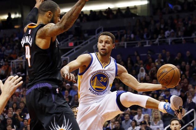 Warriors stretch NBA record start to 18 games as Steph Curry drops 41 on Suns