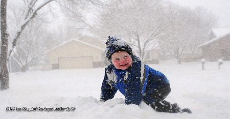 Storm blankets Midwest with more than foot of snow