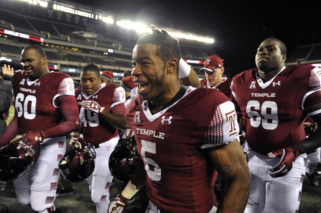 Oct 17 2015 Philadelphia PA USA Temple Owls running back Jahad Thomas celebrates with teammates after a game against the UCF Knights at Lincoln Financial Field. The Temple Owls won 30-16. Mandatory Credit Derik Hamilton-USA TODAY Sports