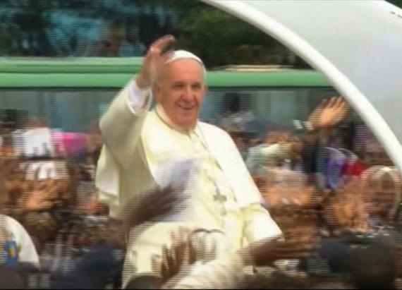 Raw Huge Crowd Welcomes Pope Francis in Kenya