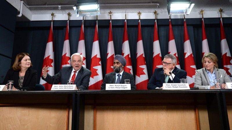 Ottawa pushes back deadline for bringing in 25000 Syrian refugees by two months