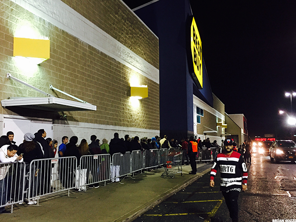 TheStreet's Black Friday Scorecard  Lines at Best Buy's Thanksgiving openings were strong