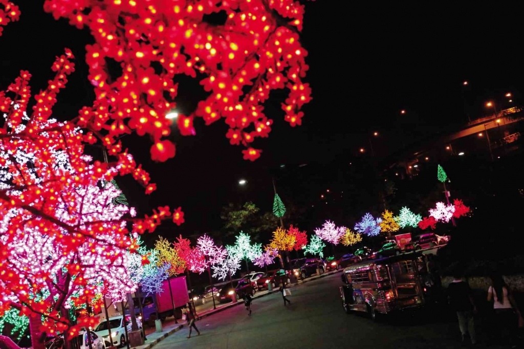 IT’S BEGINNING TO LOOK A LOT LIKE CHRISTMAS Artificial trees on the median of Lawton Avenue in Pasay City are aglow with different colors as central business districts in Metro Manila come up with colorful Christmas sceneries to make them stand