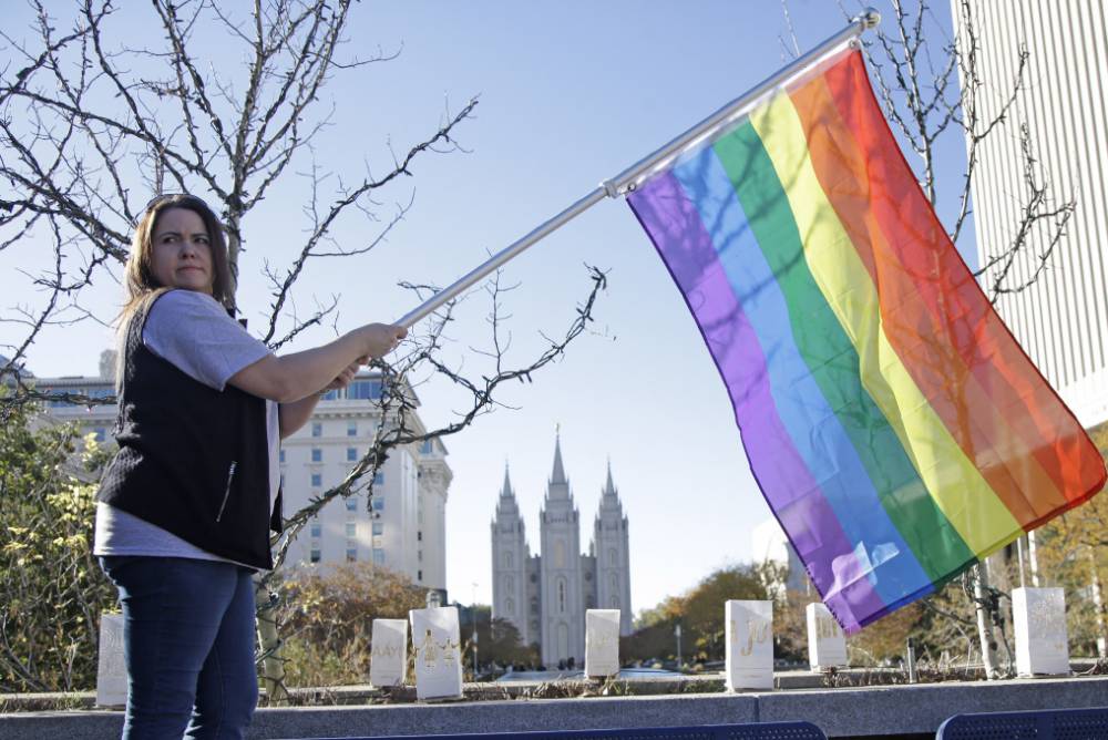 Hundreds quit Mormon faith over gay marriage stance