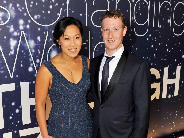 Mark Zuckerberg gives $20 million to get US classrooms online