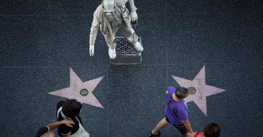 Tourist Stabbed in Neck in Confrontation at Hollywood and Highland: Witnesses