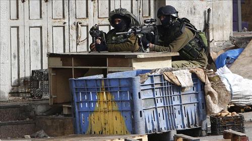 Undercover Israeli troops raid hospital, kill Palestinian