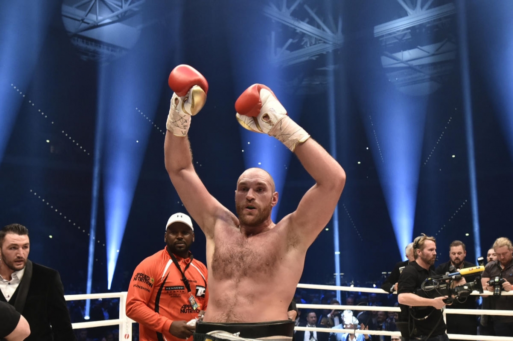 Tyson Fury beats heavyweight champ, serenades wife