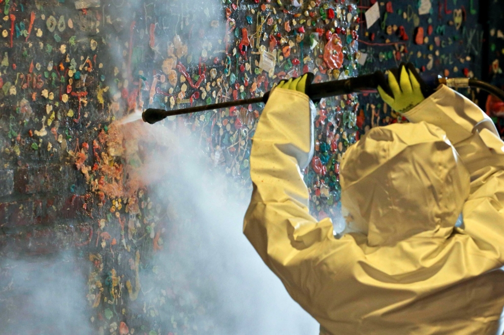 Bubble yuck: Crews melt chewed gum off famed Seattle wall