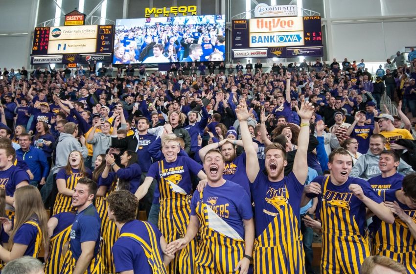 Northern Iowa students rush court after upsetting UNC