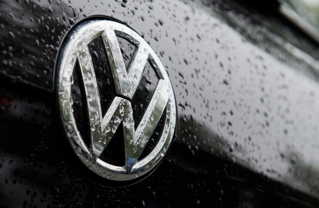 UPDATE 1-VW emissions issue extends to additional 75000 vehicles