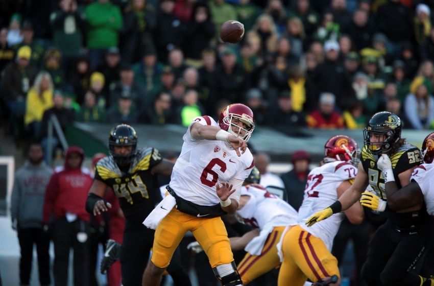 Oregon Ducks Defense Steps Up vs USC Trojans