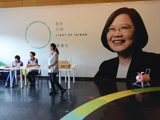 Eric Chu presidential candidate for Taiwan's ruling Kuomintang is trailing Tsai Ing-wen by double digits